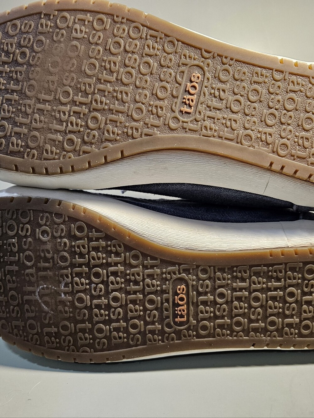 Taos Women Sneakers Good Used Condition. See Pics. 8.5 (Bin12) - Picture 6 of 11